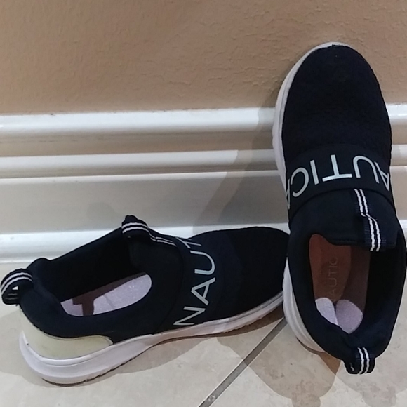 nautica slip on tennis shoes